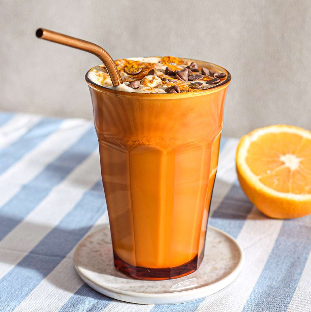 Le Picardie® Amber Glass Tumbler filled with an iced drink, served with a metal straw on a plate, from Duralex.