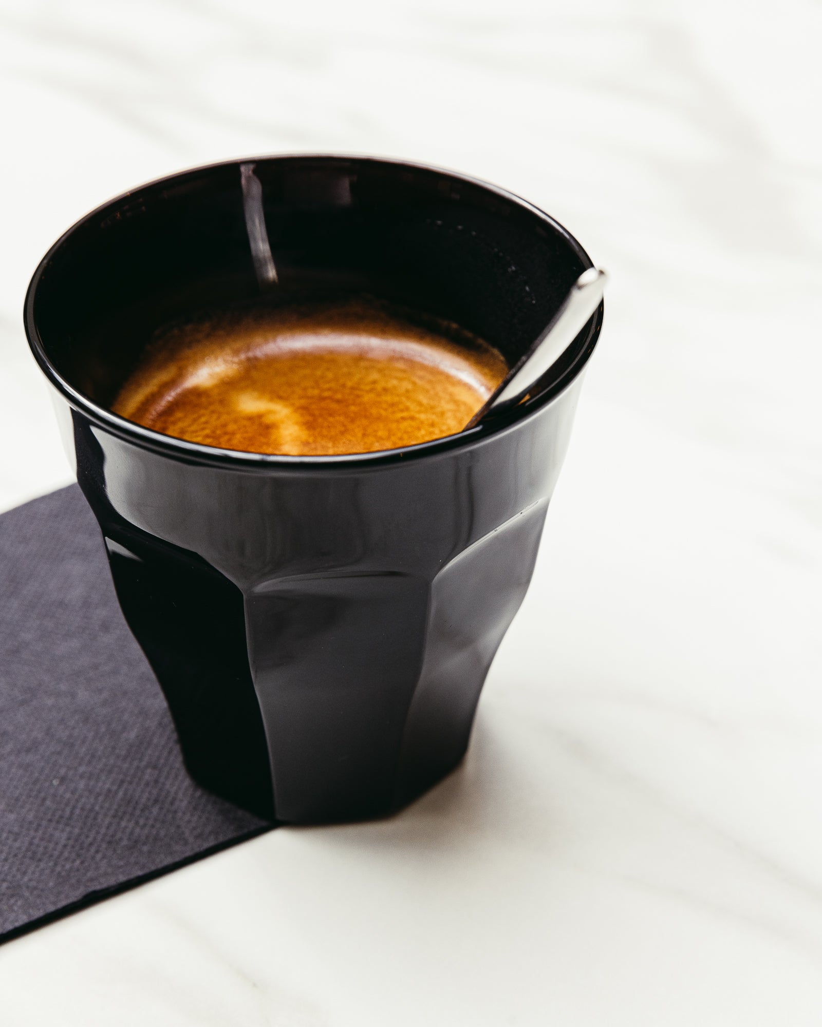 Le Picardie Black Glass Tumbler lifestyle